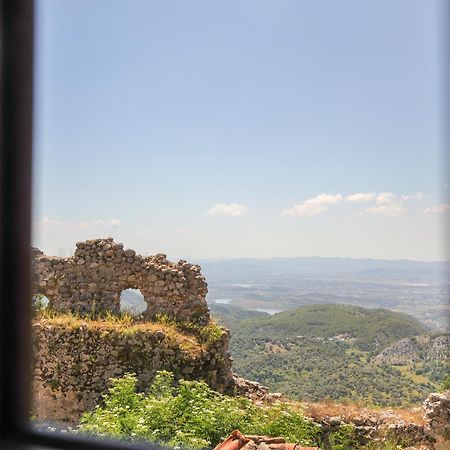 The House Of Dollma , Inside Kruja Castle Hotel Exterior foto