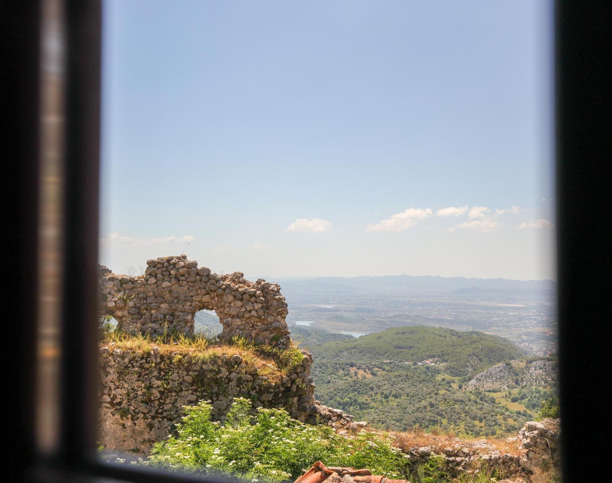 The House Of Dollma , Inside Kruja Castle Hotel Exterior foto