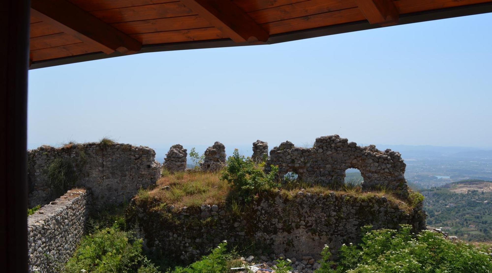 The House Of Dollma , Inside Kruja Castle Hotel Exterior foto