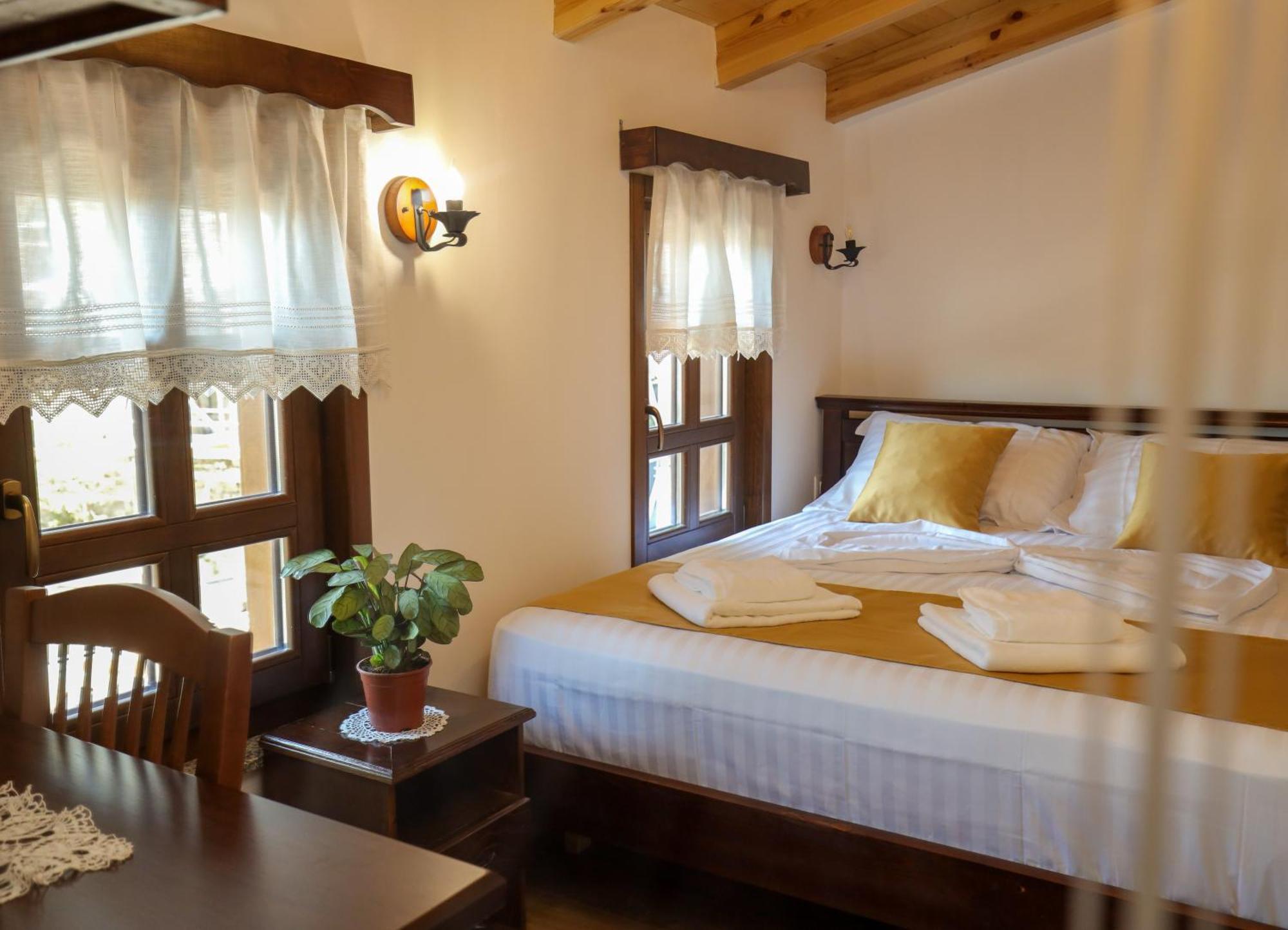The House Of Dollma , Inside Kruja Castle Hotel Exterior foto