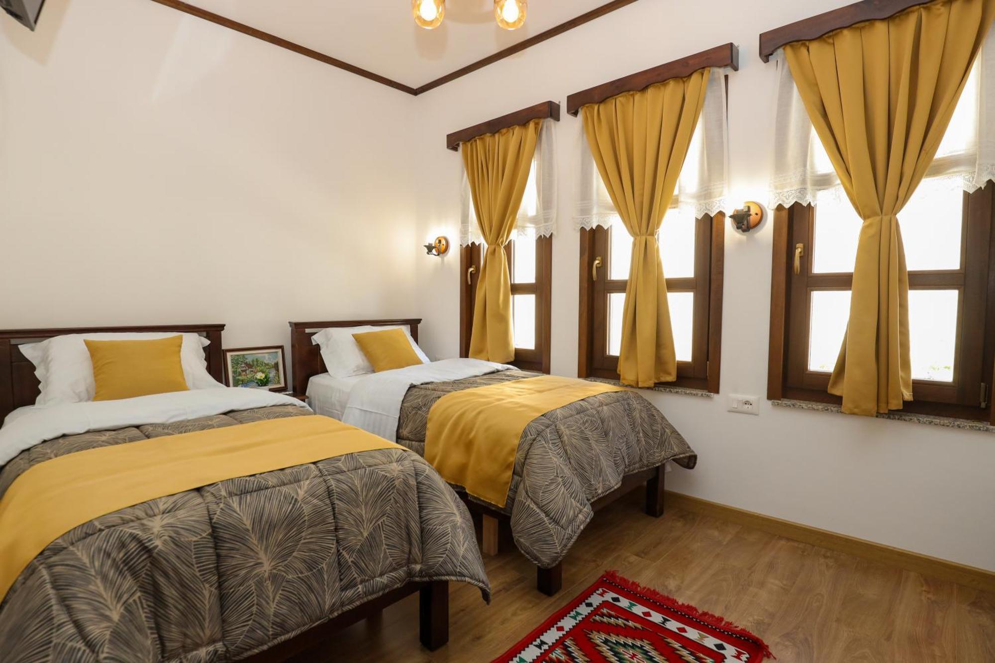 The House Of Dollma , Inside Kruja Castle Hotel Exterior foto