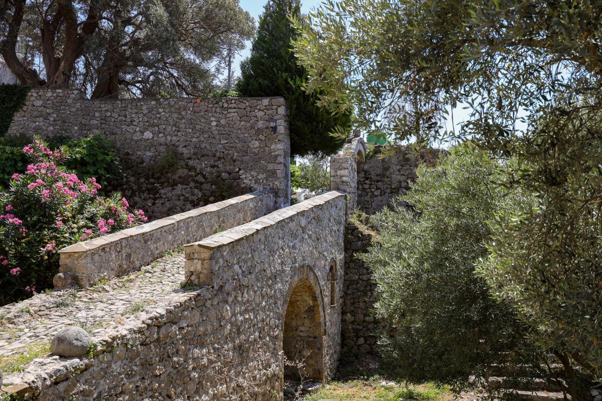The House Of Dollma , Inside Kruja Castle Hotel Exterior foto