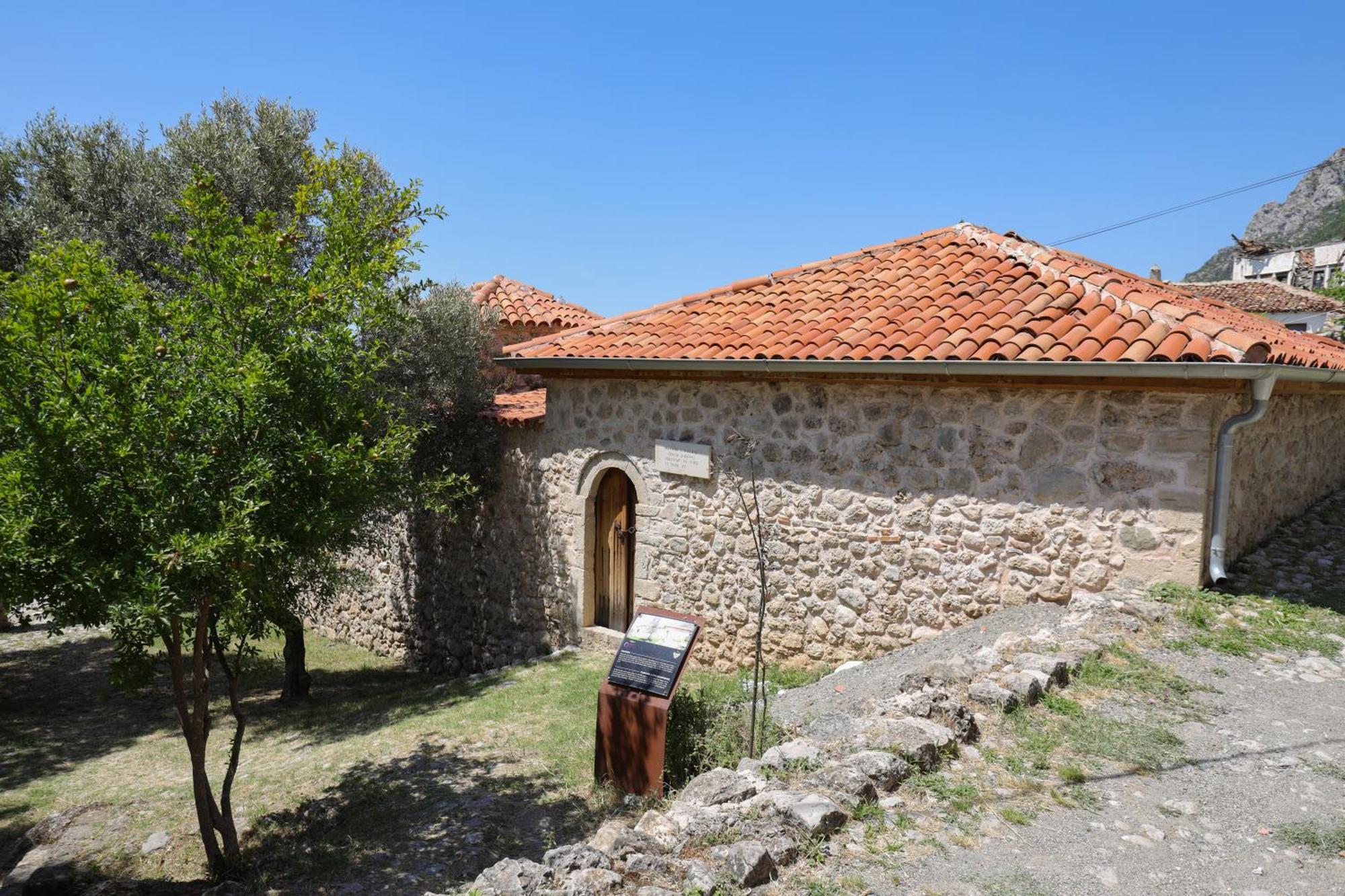 The House Of Dollma , Inside Kruja Castle Hotel Exterior foto
